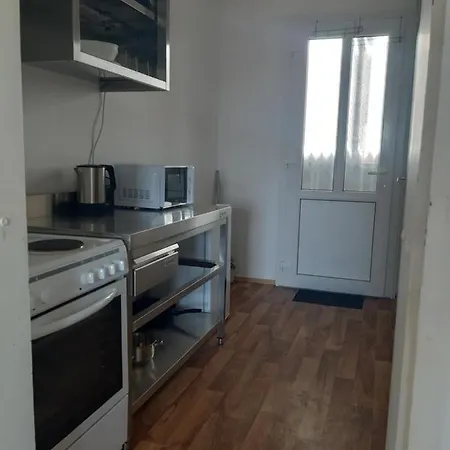 Mit Balkon In شقة