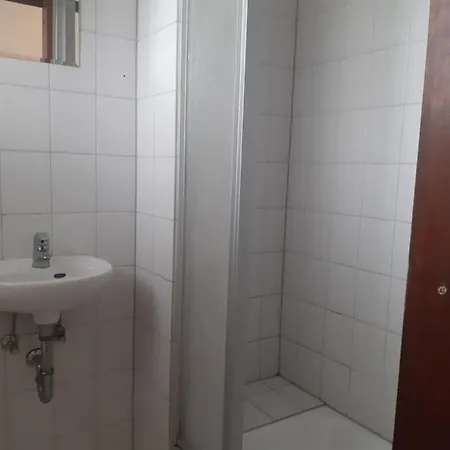 Mit Balkon In شقة